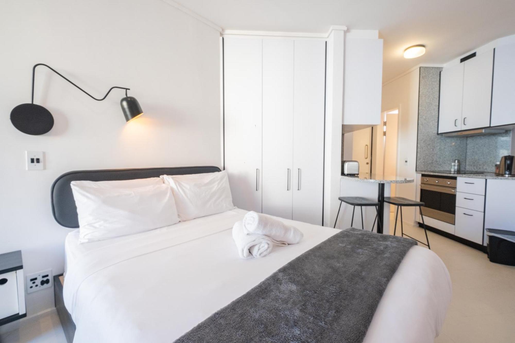 The Flamingo 808 - Top Floor Sea Point Studio - Mountain Views With Daily Housekeeping Appartement Le Cap