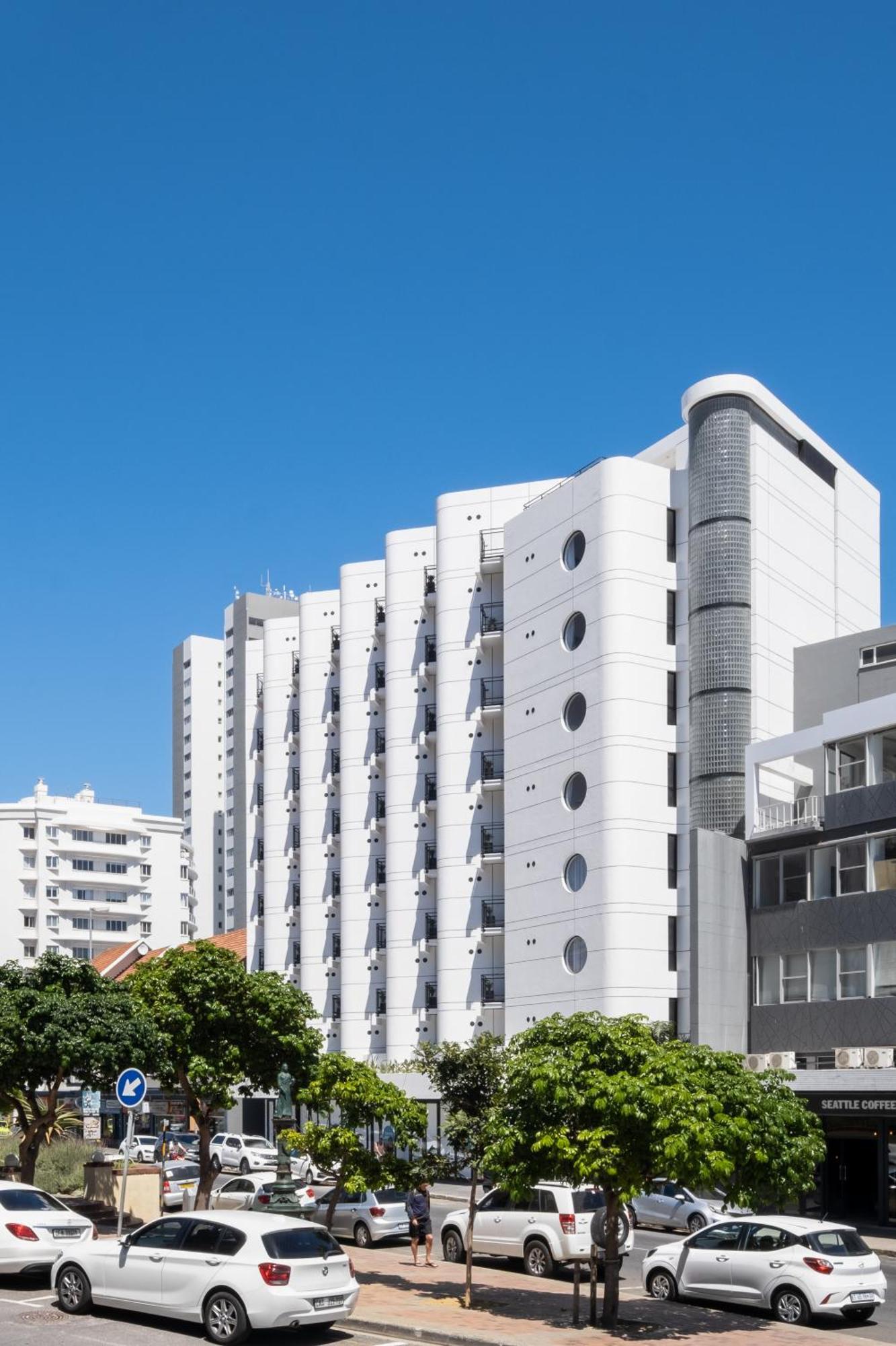The Flamingo 808 - Top Floor Sea Point Studio - Mountain Views With Daily Housekeeping Appartement *