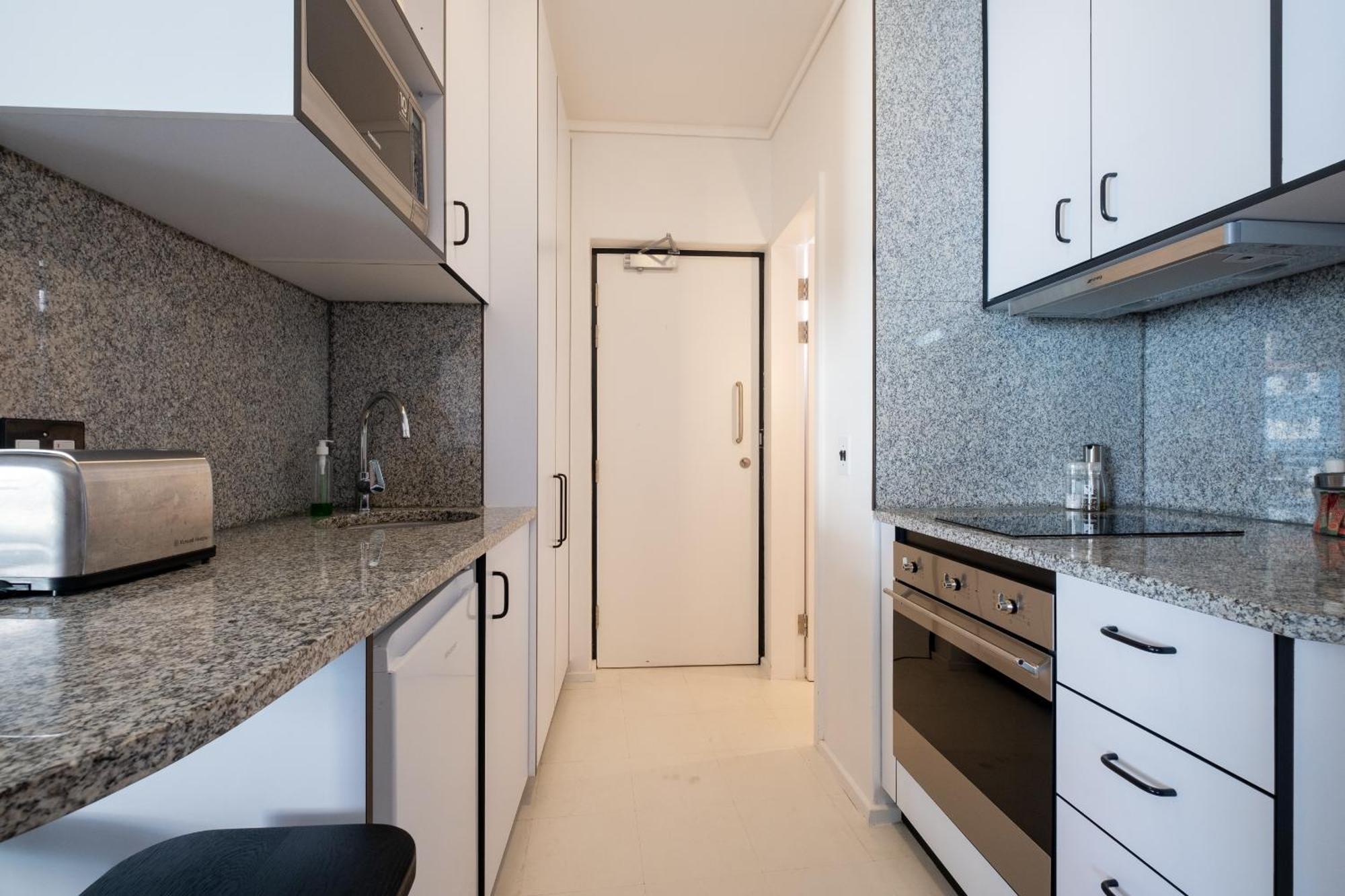 The Flamingo 808 - Top Floor Sea Point Studio - Mountain Views With Daily Housekeeping * Le Cap