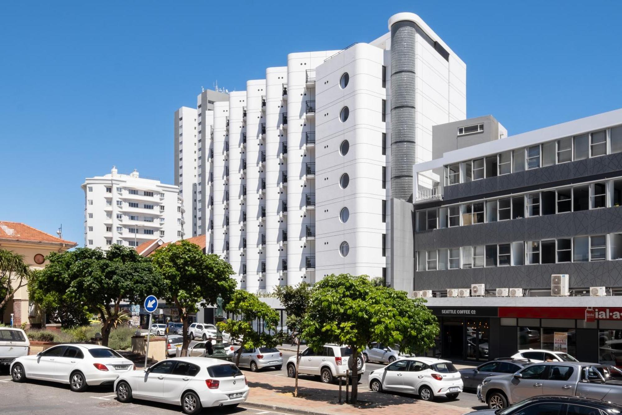 The Flamingo 808 - Top Floor Sea Point Studio - Mountain Views With Daily Housekeeping Appartement *