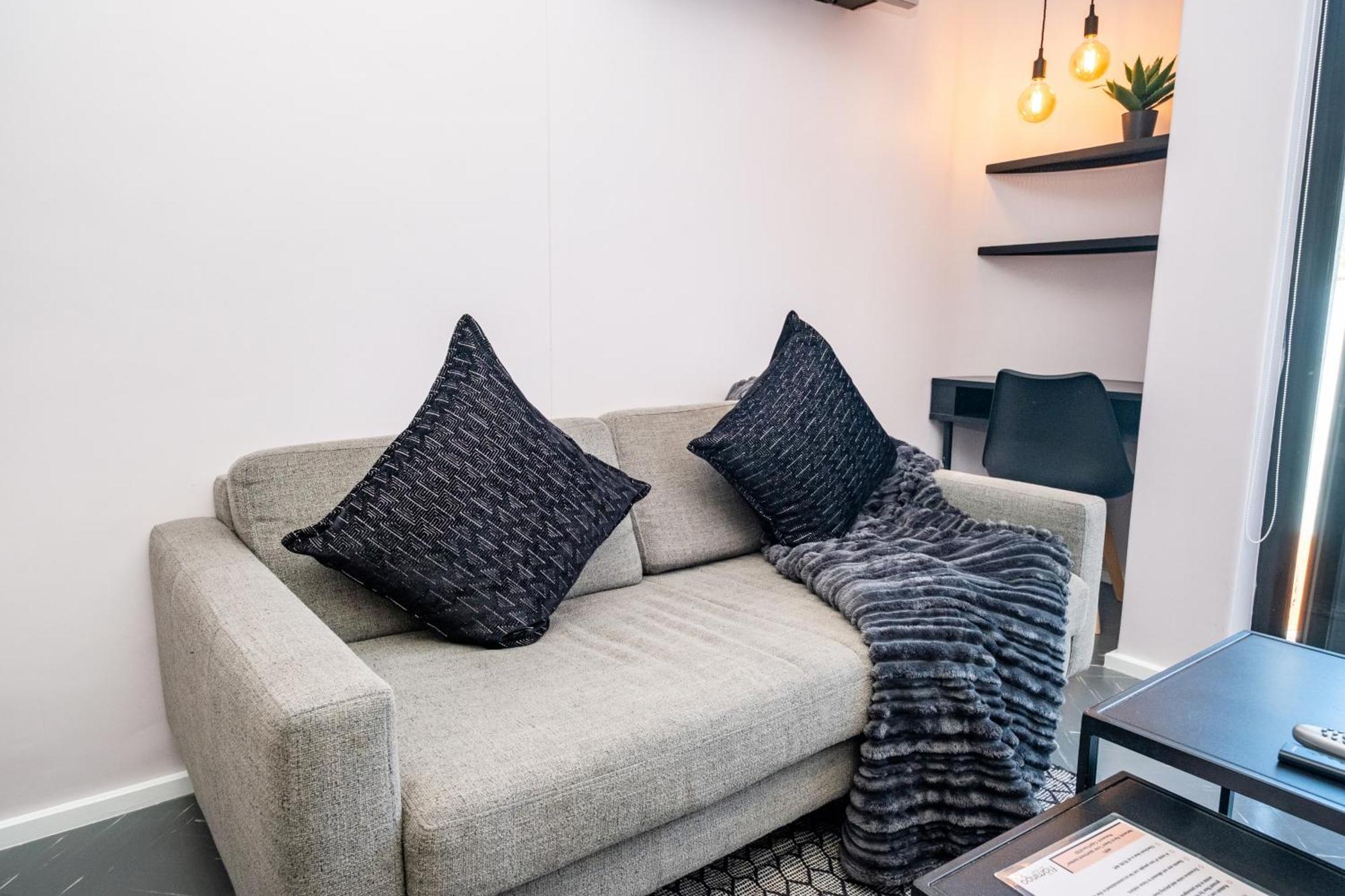 The Flamingo 808 - Top Floor Sea Point Studio - Mountain Views With Daily Housekeeping Appartement Le Cap